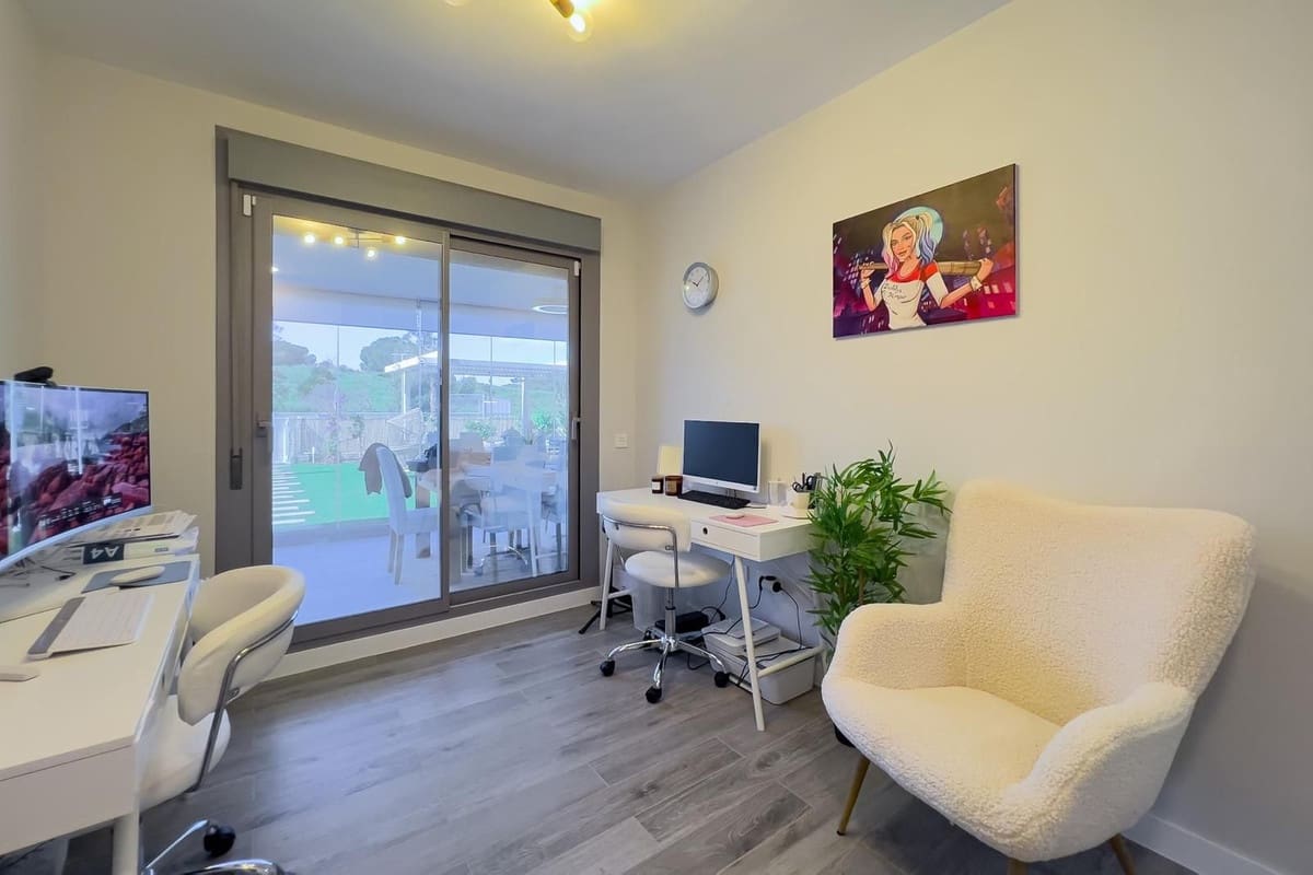 3 bedroom Apartment for sale in Puerto de la Torre with pool garage - € 595,000 (Ref: 9703243)