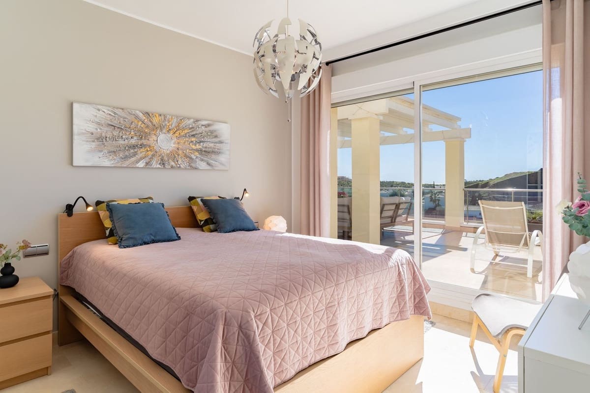 2 bedroom Apartment for sale in Mijas Costa with pool garage - € 575,000 (Ref: 9703316)