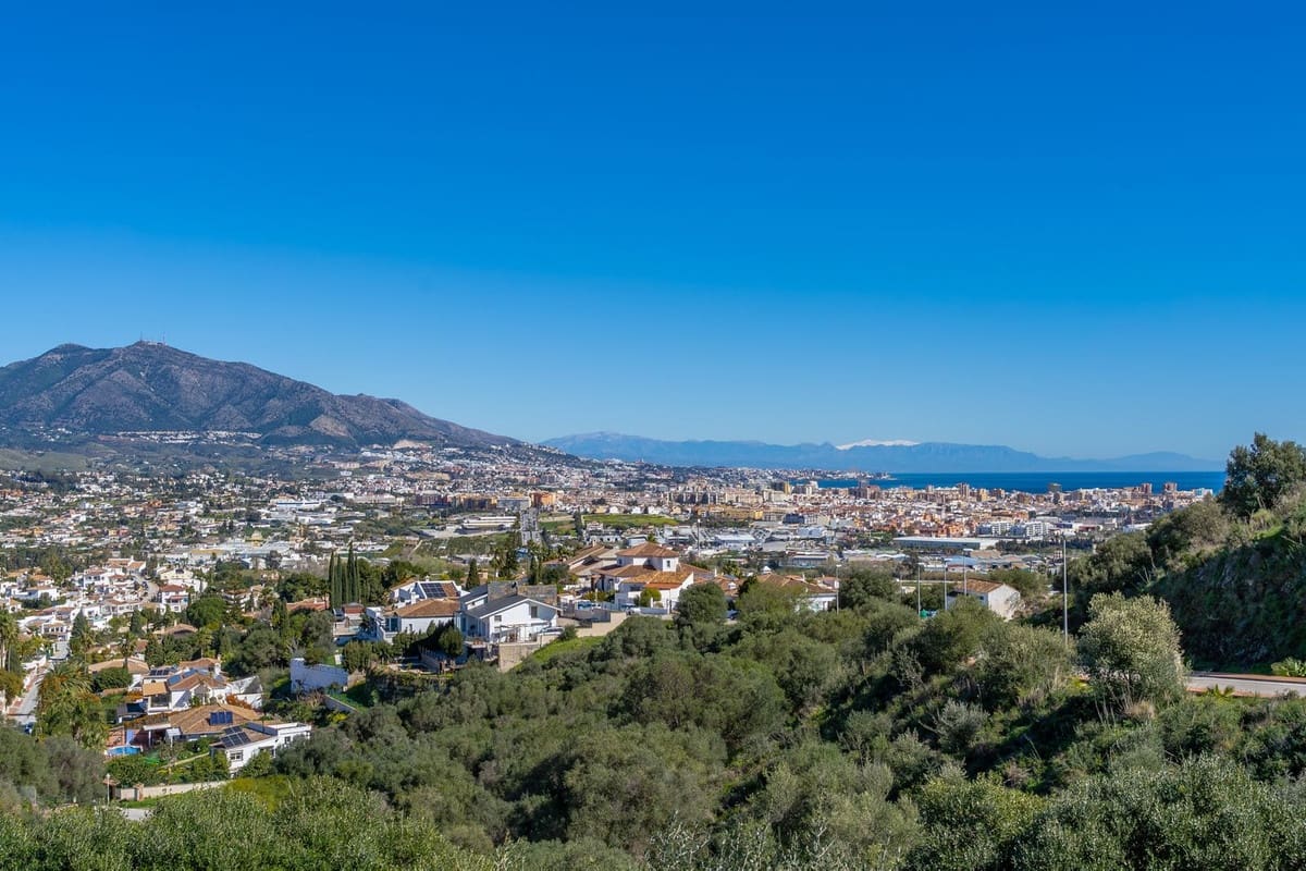 2 bedroom Apartment for sale in Mijas Costa with pool garage - € 575,000 (Ref: 9703316)