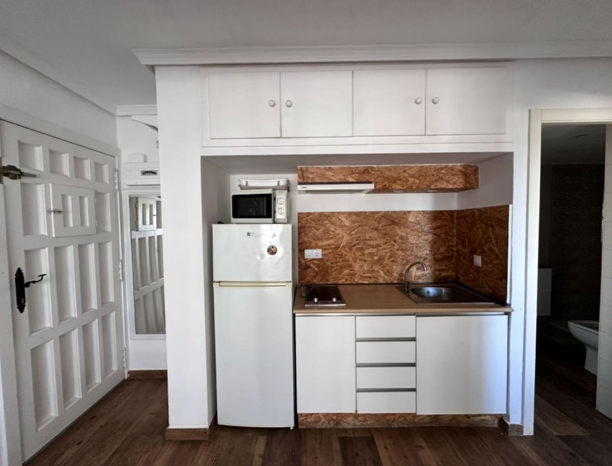 1 bedroom Apartment for sale in Calahonda with pool - € 239,000 (Ref: 9793391)