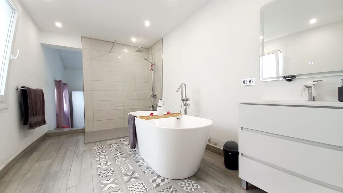 6 soveværelse Villa til salg i Mijas Costa med swimmingpool garage - € 749.000 (Ref: 9793414)