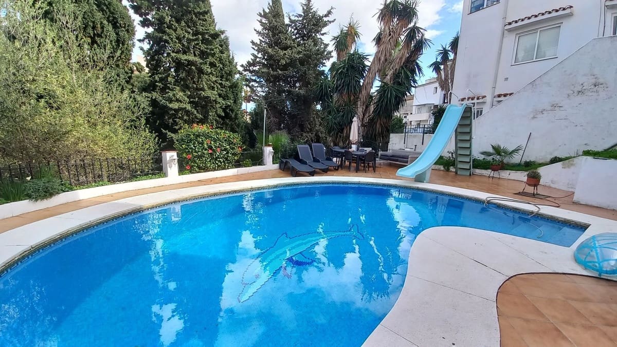6 soveværelse Villa til salg i Mijas Costa med swimmingpool garage - € 749.000 (Ref: 9793414)