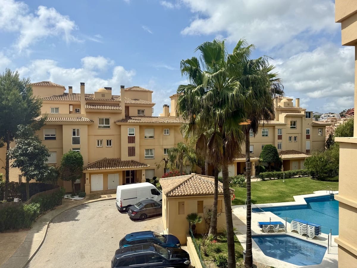 3 bedroom Apartment for sale in Calahonda - € 429,000 (Ref: 9810872)