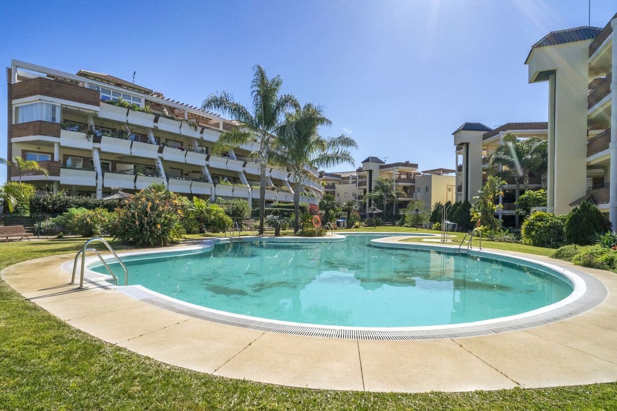 2 bedroom Apartment for sale in Mijas Costa with pool garage - € 376,000 (Ref: 9838716)