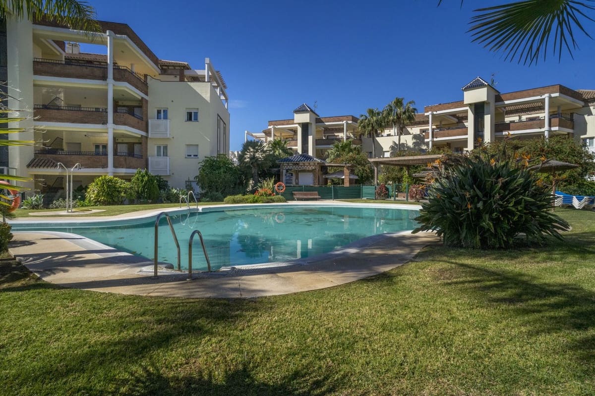 2 bedroom Apartment for sale in Mijas Costa with pool garage - € 376,000 (Ref: 9838716)