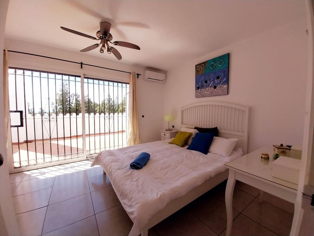 4 bedroom Townhouse for sale in Mijas Costa with pool - € 475,000 (Ref: 9838718)