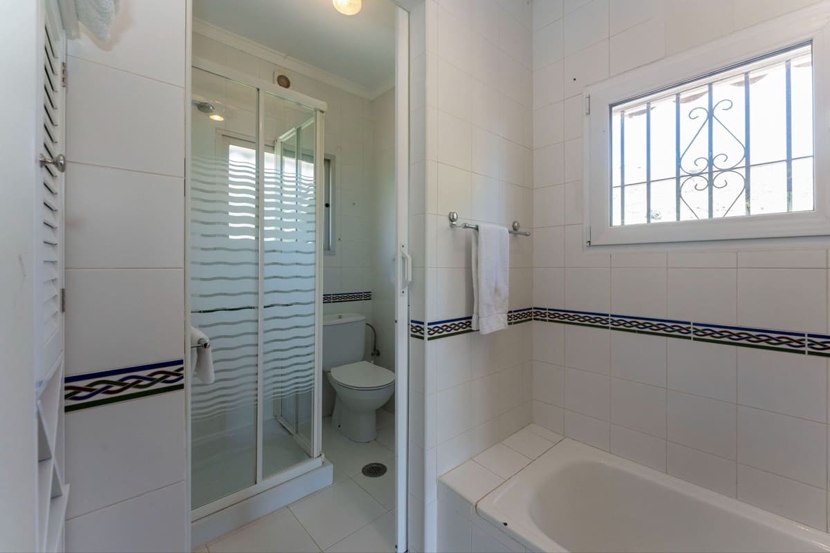 6 slaapkamer Villa te koop in Alhaurin el Grande met zwembad garage - € 749.000 (Ref: 9850578)