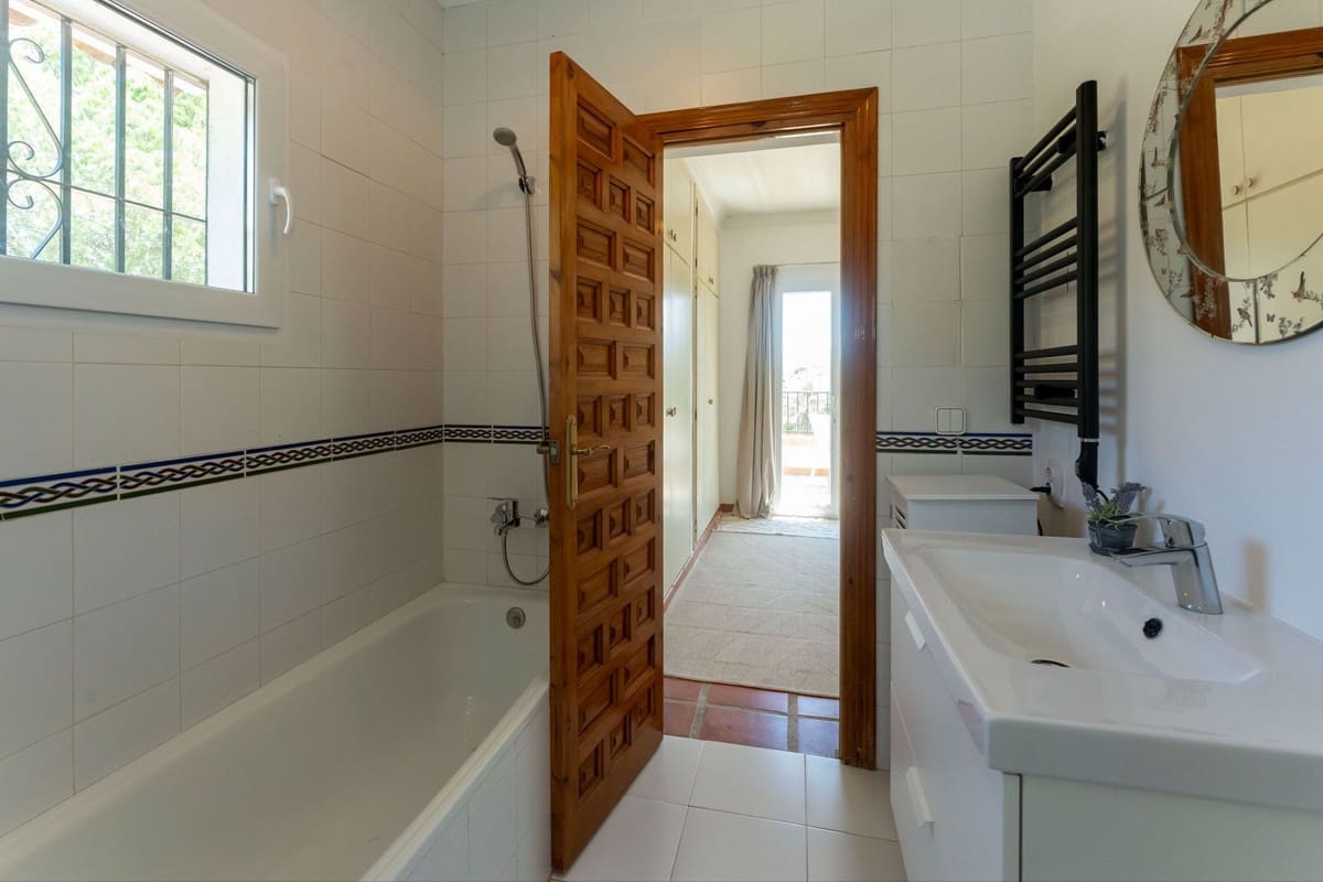 6 slaapkamer Villa te koop in Alhaurin el Grande met zwembad garage - € 749.000 (Ref: 9850578)