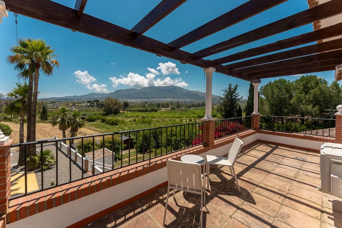 6 slaapkamer Villa te koop in Alhaurin el Grande met zwembad garage - € 749.000 (Ref: 9850578)