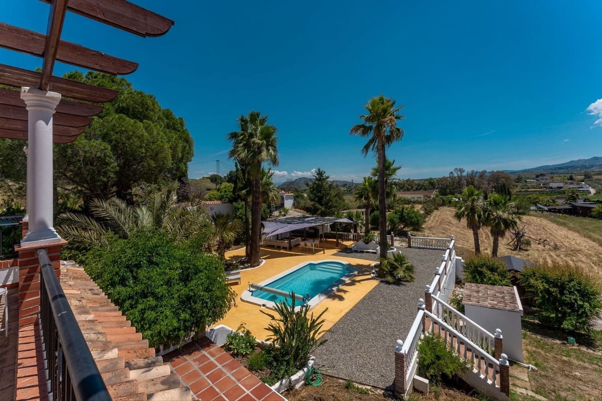 6 slaapkamer Villa te koop in Alhaurin el Grande met zwembad garage - € 749.000 (Ref: 9850578)