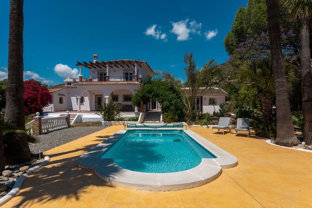 6 slaapkamer Villa te koop in Alhaurin el Grande met zwembad garage - € 749.000 (Ref: 9850578)