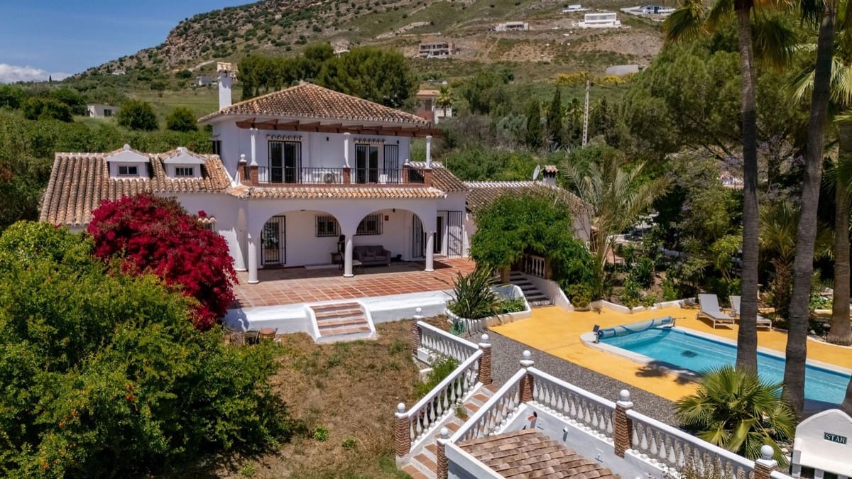 6 slaapkamer Villa te koop in Alhaurin el Grande met zwembad garage - € 749.000 (Ref: 9850578)