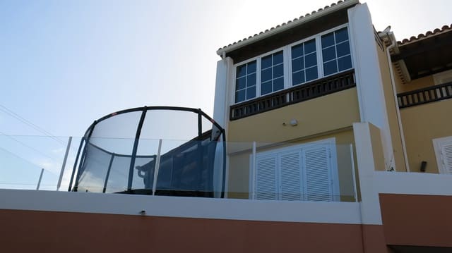 4 slaapkamer Rijtjeshuis te koop in Puerto de la Cruz met zwembad garage - € 585.000 (Ref: 9564041)