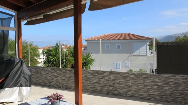 4 slaapkamer Rijtjeshuis te koop in Puerto de la Cruz met zwembad garage - € 585.000 (Ref: 9564041)