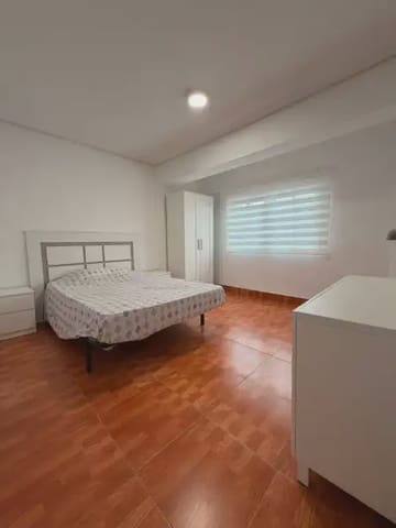 3 bedroom Flat for rent in Este, Castelló de la Plana - € 1,000 (Ref: 10019998)
