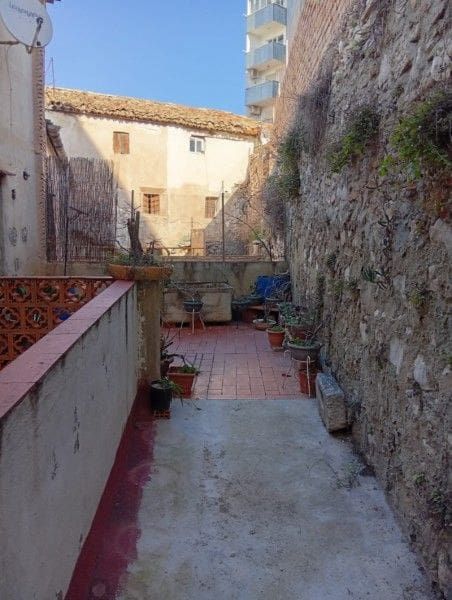 4 soveværelse Villa til salg i Ontinyent - € 65.000 (Ref: 9569193)