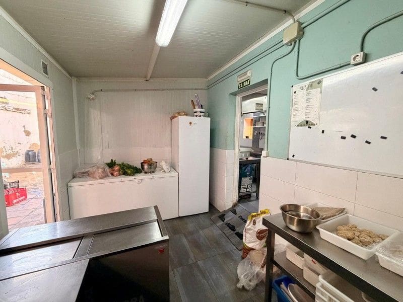 Erhverv til salg i Valencia by - € 90.000 (Ref: 9569204)