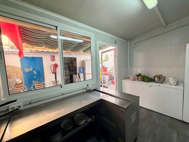 Erhverv til salg i Valencia by - € 90.000 (Ref: 9569204)