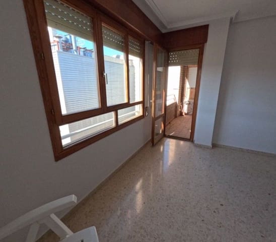 Piso de 4 habitaciones en Ontinyent en venta con garaje - 175.000 € (Ref: 9569213)