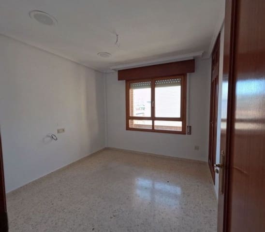 Piso de 4 habitaciones en Ontinyent en venta con garaje - 175.000 € (Ref: 9569213)