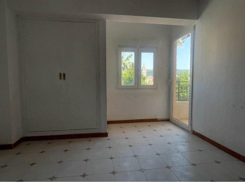 Piso de 3 habitaciones en Ontinyent en venta - 74.000 € (Ref: 9569215)