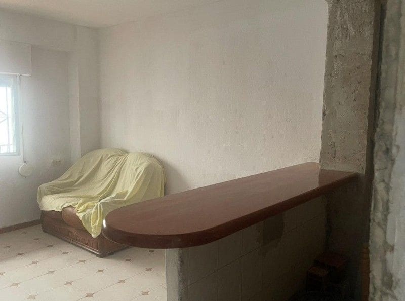 Piso de 3 habitaciones en Ontinyent en venta - 74.000 € (Ref: 9569215)