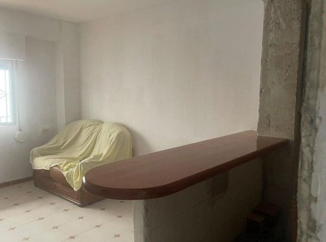 Piso de 3 habitaciones en Ontinyent en venta - 74.000 € (Ref: 9569215)