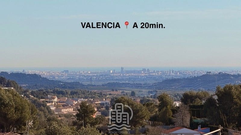 3 slaapkamer Halfvrijstaande villa te koop in Godelleta - € 75.000 (Ref: 9626390)