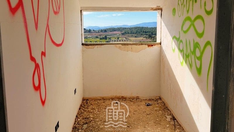 3 slaapkamer Halfvrijstaande villa te koop in Godelleta - € 75.000 (Ref: 9626390)