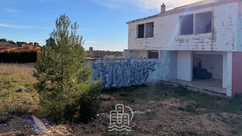 3 slaapkamer Halfvrijstaande villa te koop in Godelleta - € 75.000 (Ref: 9626390)