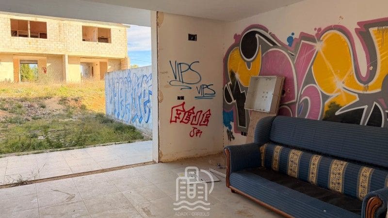 3 slaapkamer Halfvrijstaande villa te koop in Godelleta - € 75.000 (Ref: 9626390)