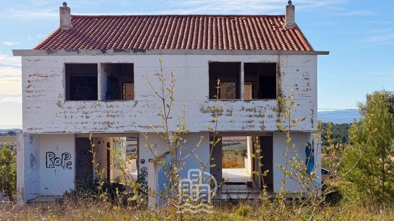 3 slaapkamer Halfvrijstaande villa te koop in Godelleta - € 75.000 (Ref: 9626390)