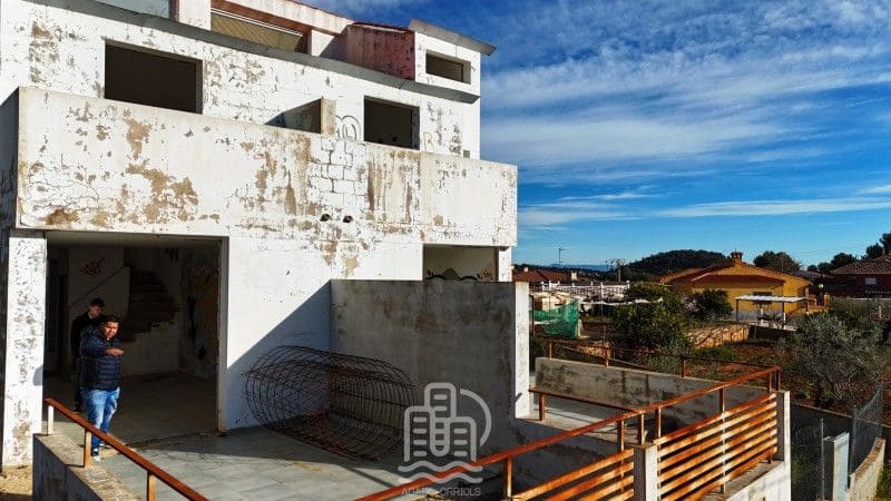 3 slaapkamer Halfvrijstaande villa te koop in Godelleta - € 75.000 (Ref: 9626390)