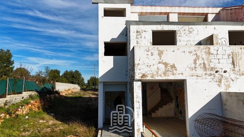 3 slaapkamer Halfvrijstaande villa te koop in Godelleta - € 75.000 (Ref: 9626390)