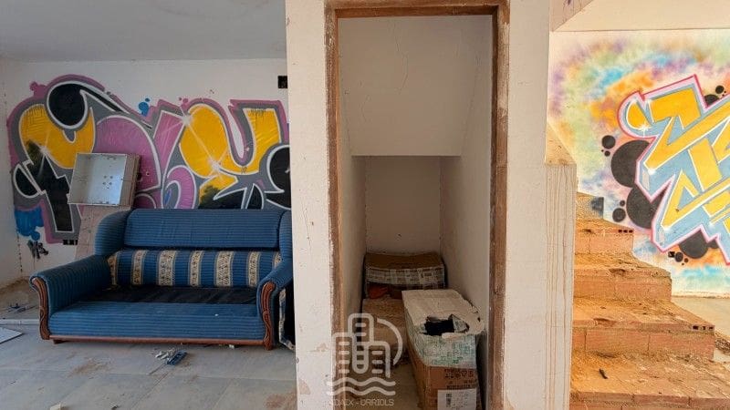 3 slaapkamer Halfvrijstaande villa te koop in Godelleta - € 75.000 (Ref: 9626390)