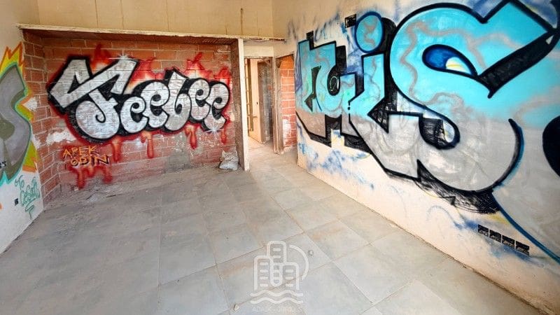 3 slaapkamer Halfvrijstaande villa te koop in Godelleta - € 75.000 (Ref: 9626390)