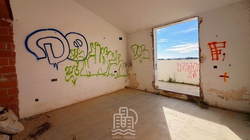 3 slaapkamer Halfvrijstaande villa te koop in Godelleta - € 75.000 (Ref: 9626390)