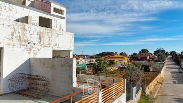 3 slaapkamer Halfvrijstaande villa te koop in Godelleta - € 75.000 (Ref: 9626390)