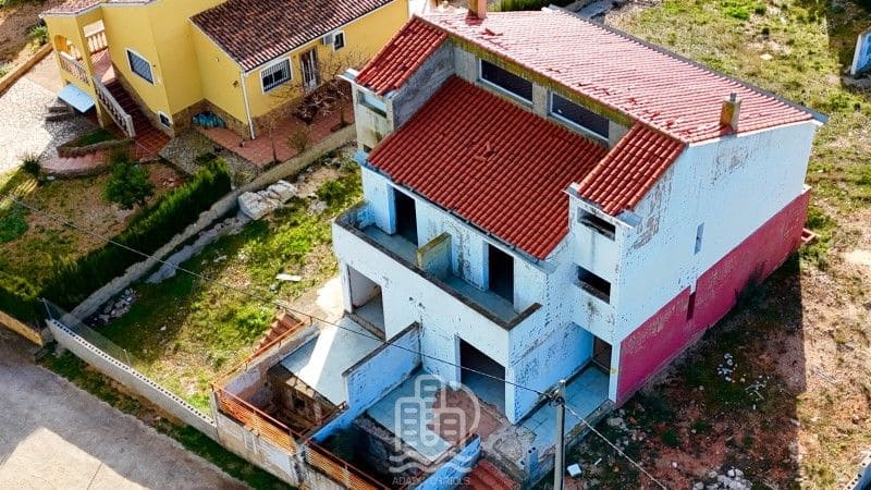 3 slaapkamer Halfvrijstaande villa te koop in Godelleta - € 75.000 (Ref: 9626390)