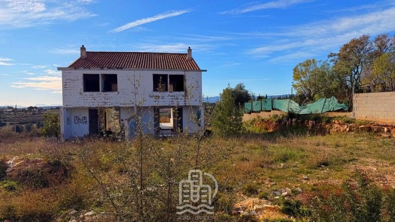 3 slaapkamer Halfvrijstaande villa te koop in Godelleta - € 75.000 (Ref: 9626390)