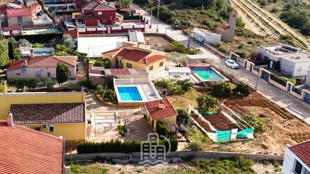 3 slaapkamer Halfvrijstaande villa te koop in Godelleta - € 75.000 (Ref: 9626390)