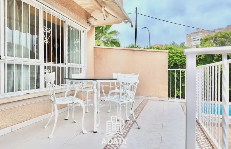 3 sovrum Semi-fristående Villa till salu i El Campello med pool garage - 900 000 € (Ref: 9911565)