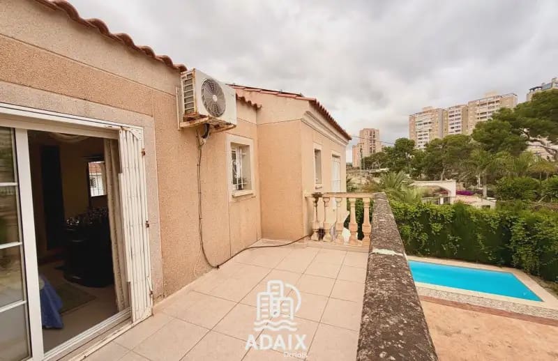 3 sovrum Semi-fristående Villa till salu i El Campello med pool garage - 900 000 € (Ref: 9911565)