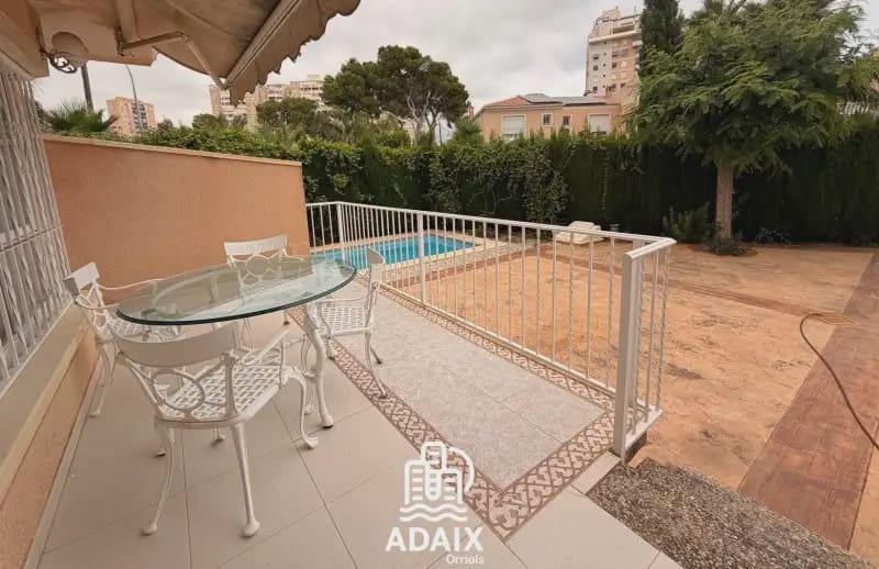 3 sovrum Semi-fristående Villa till salu i El Campello med pool garage - 900 000 € (Ref: 9911565)
