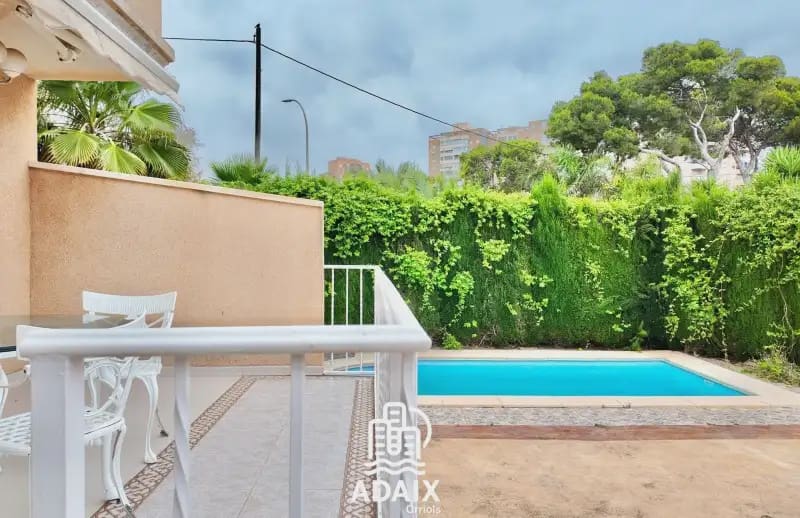3 sovrum Semi-fristående Villa till salu i El Campello med pool garage - 900 000 € (Ref: 9911565)