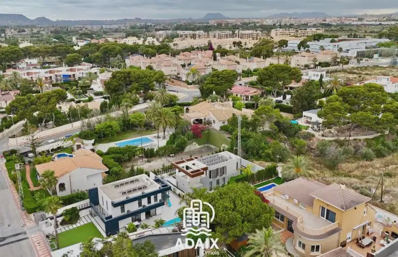 3 sovrum Semi-fristående Villa till salu i El Campello med pool garage - 900 000 € (Ref: 9911565)