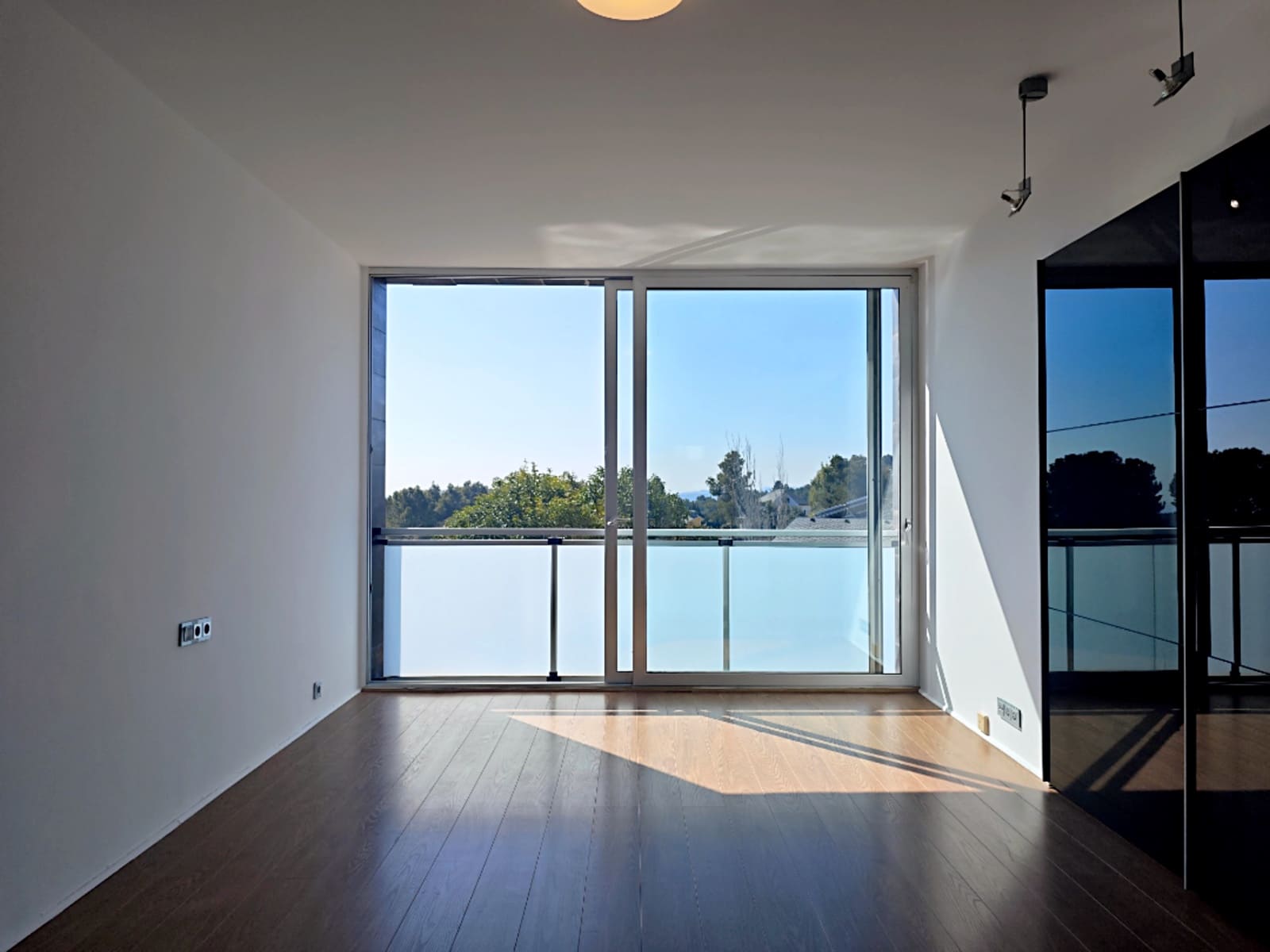 4 bedroom Townhouse for sale in Fontpineda with pool garage - € 690,000 (Ref: 9735153)