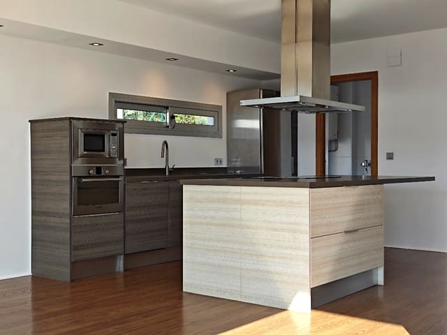 Casa de 4 habitaciones en Fontpineda en venta con piscina garaje - 690.000 € (Ref: 9735153)