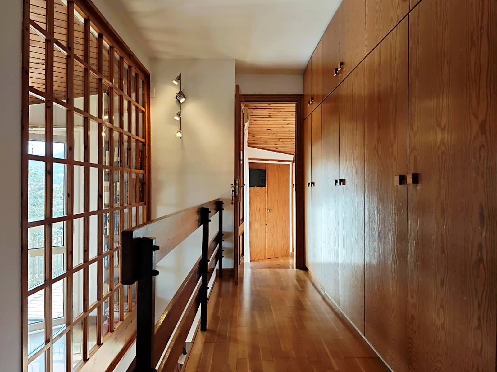 5 bedroom Villa for sale in Palleja with garage - € 539,000 (Ref: 9736251)