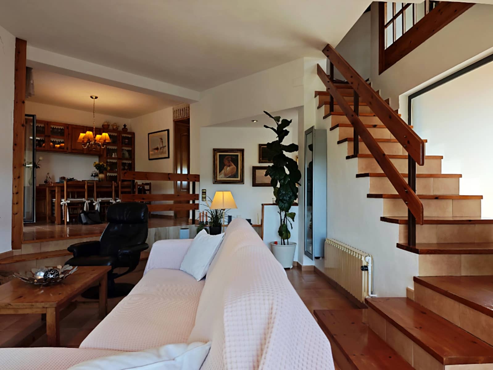 5 bedroom Villa for sale in Palleja with garage - € 539,000 (Ref: 9736251)